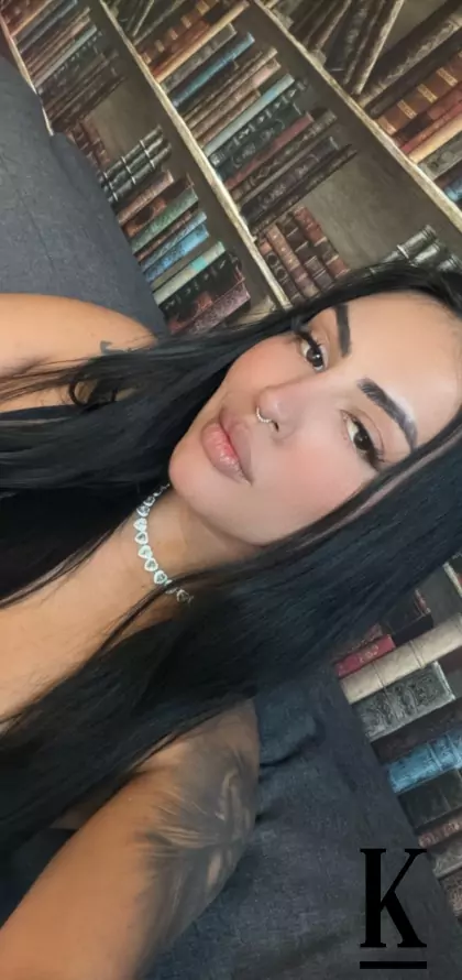 stories-slider-content