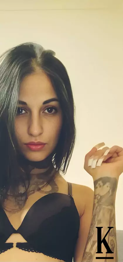 stories-slider-content