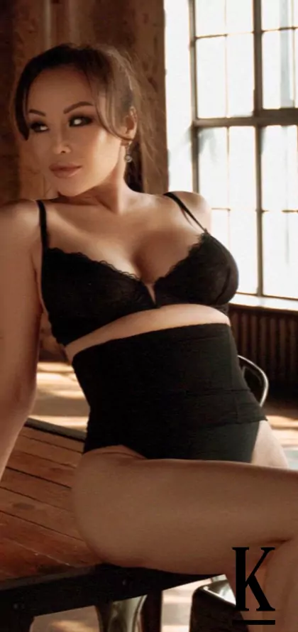 stories-slider-content