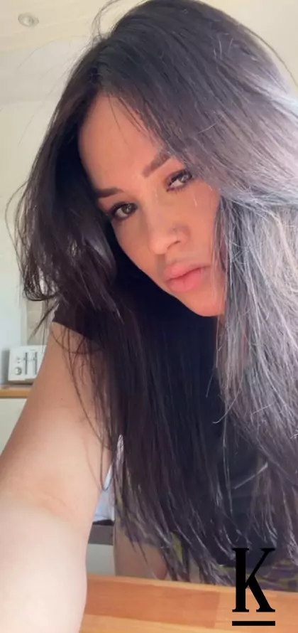 stories-slider-content