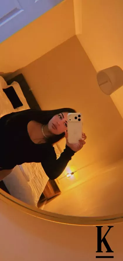 stories-slider-content