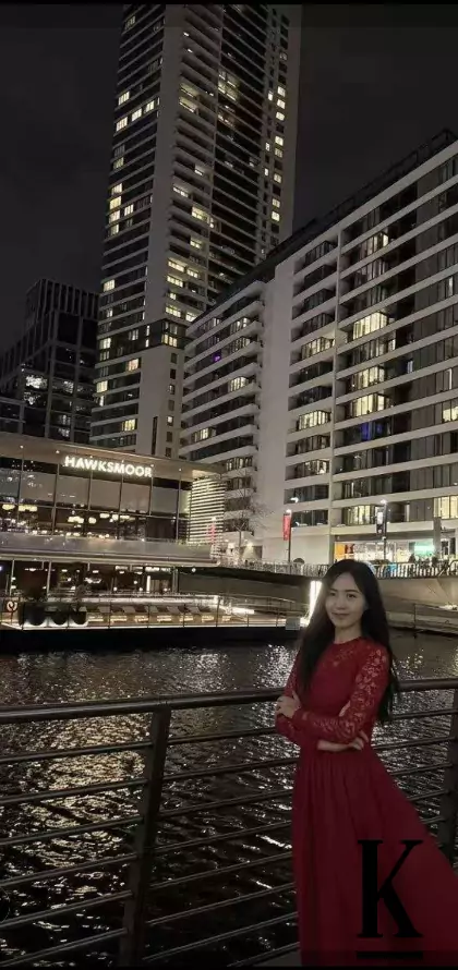 stories-slider-content