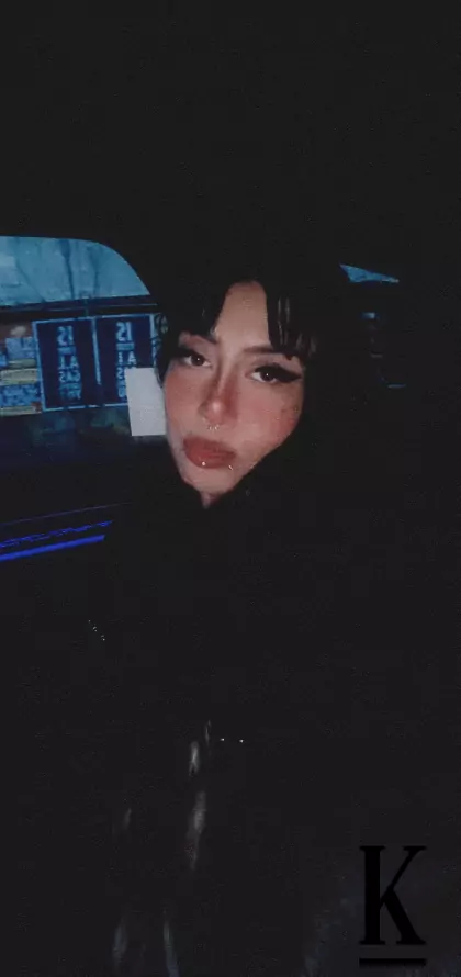 stories-slider-content