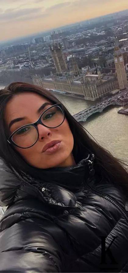 stories-slider-content