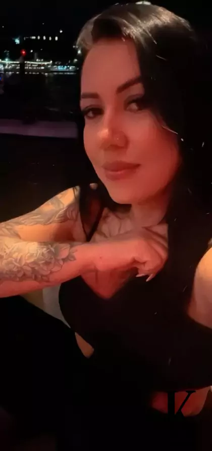 stories-slider-content