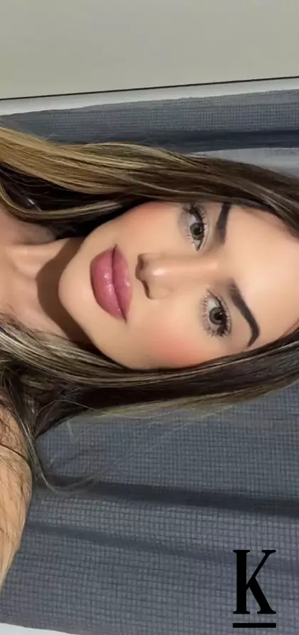 stories-slider-content