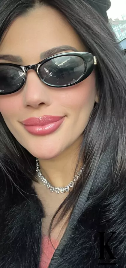 stories-slider-content