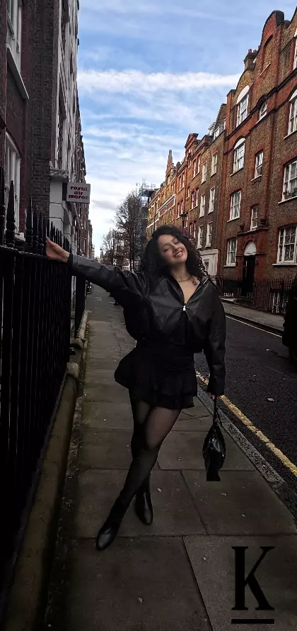 stories-slider-content