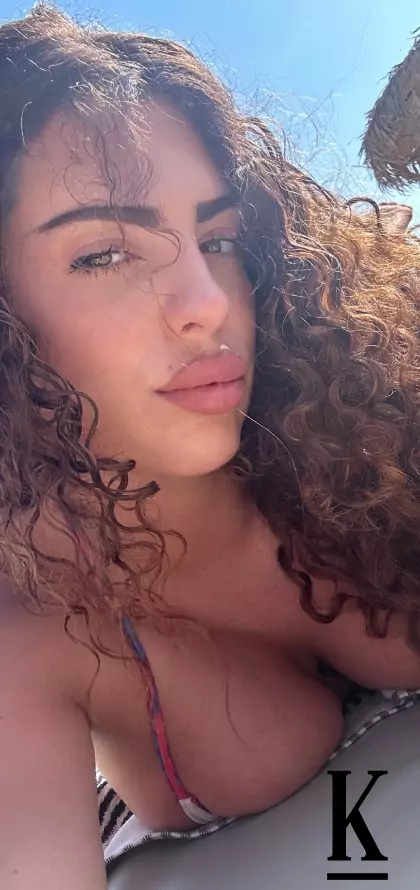 stories-slider-content