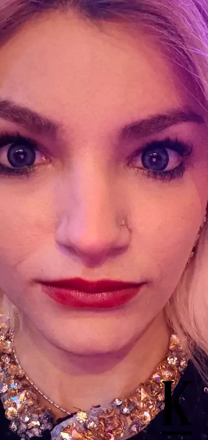 stories-slider-content