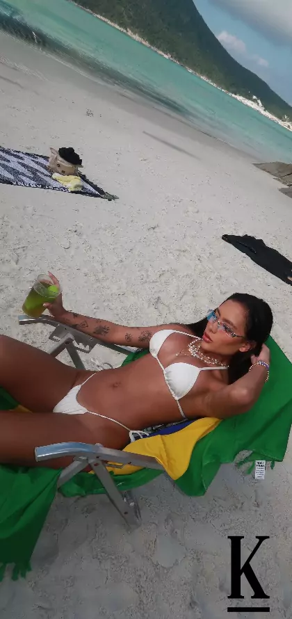 stories-slider-content