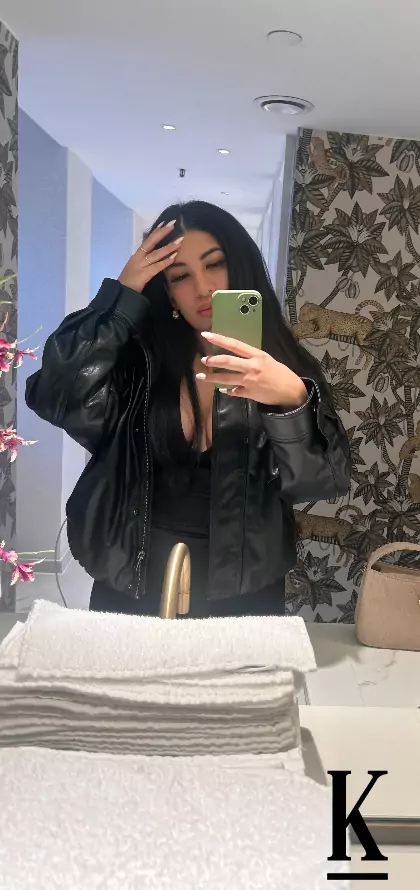 stories-slider-content