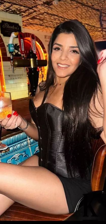 stories-slider-content