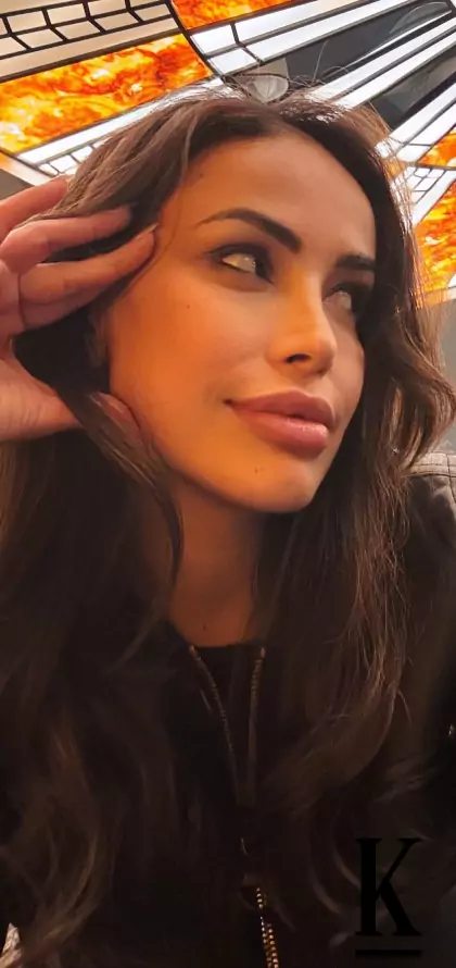 stories-slider-content