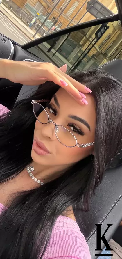 stories-slider-content